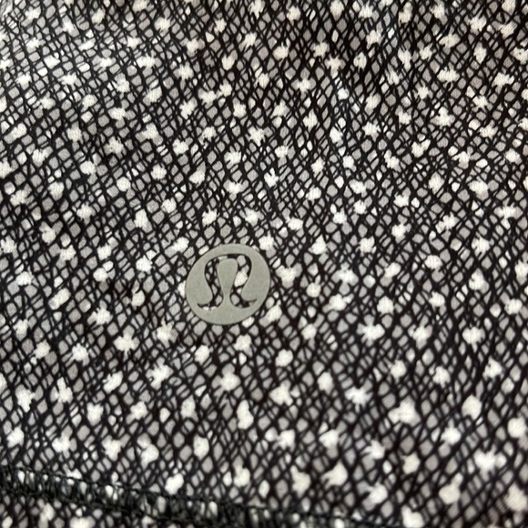 Lululemon skort size 6 - Picture 2 of 4